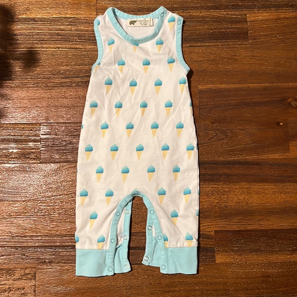 Monica + Andy onesie size 0-3